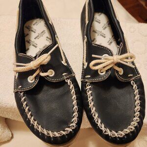 Women's  Minnetonka Moccasins- Size 7.5